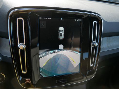 New 2026 Volvo XC40 B5 Core w/ Climate Package image 10