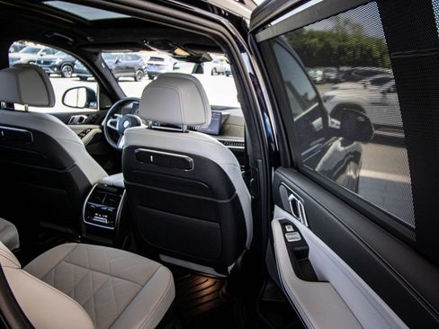 Used 2025 BMW X7 xDrive40i w/ M Sport Package AWD/4WD image 18