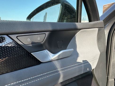 New 2025 Volkswagen Tiguan SE R-Line image 18