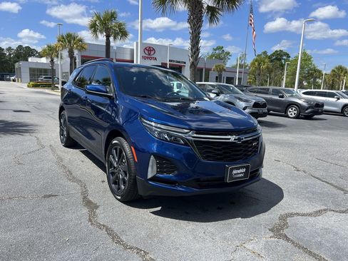 Used 2022 Chevrolet Equinox RS FWD image 2