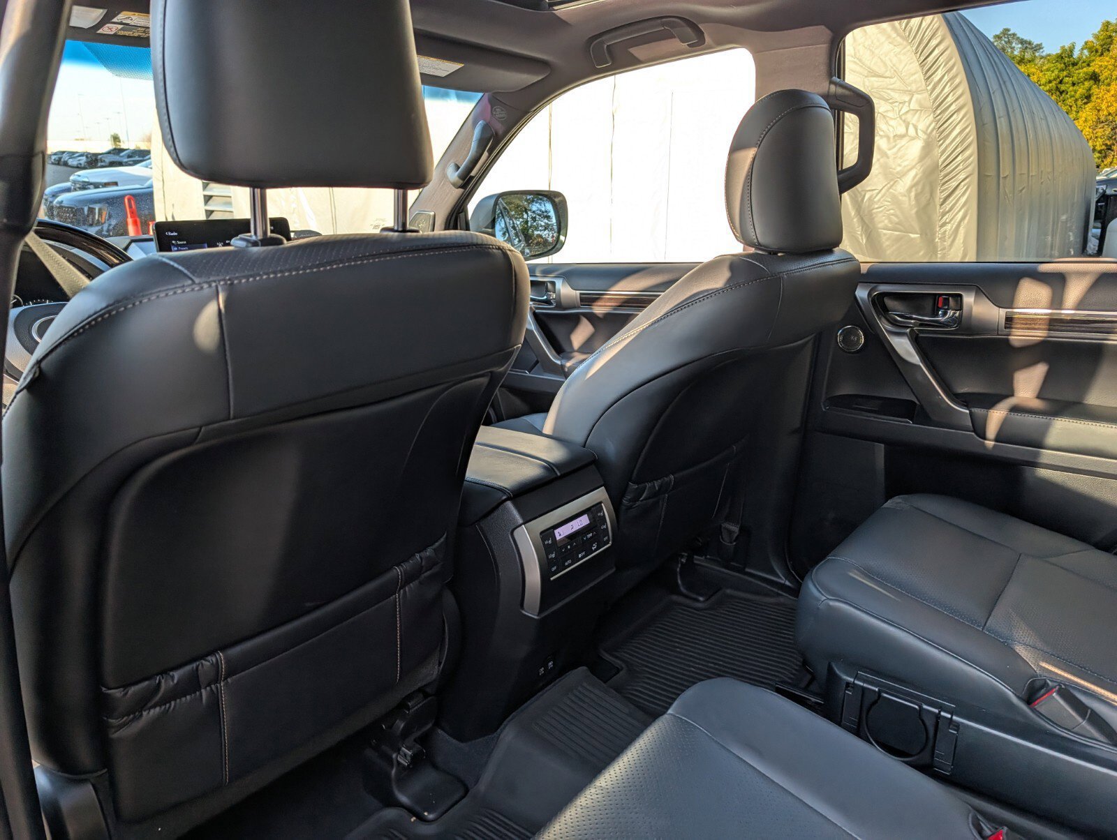 Used 2022 Lexus GX 460 Luxury w/ Sport Design Package AWD/4WD image 23