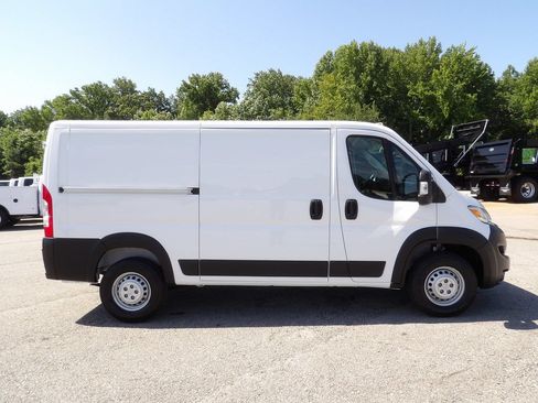 Used 2025 RAM ProMaster 2500 w/ U-Haul Equipment Group FWD image 9