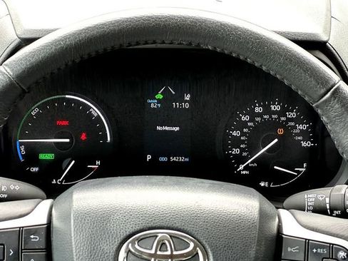 Used 2024 Toyota Sienna XLE FWD image 24