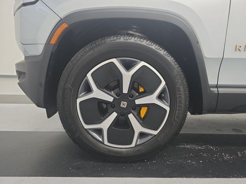 Used 2024 Rivian R1S Adventure AWD/4WD image 9