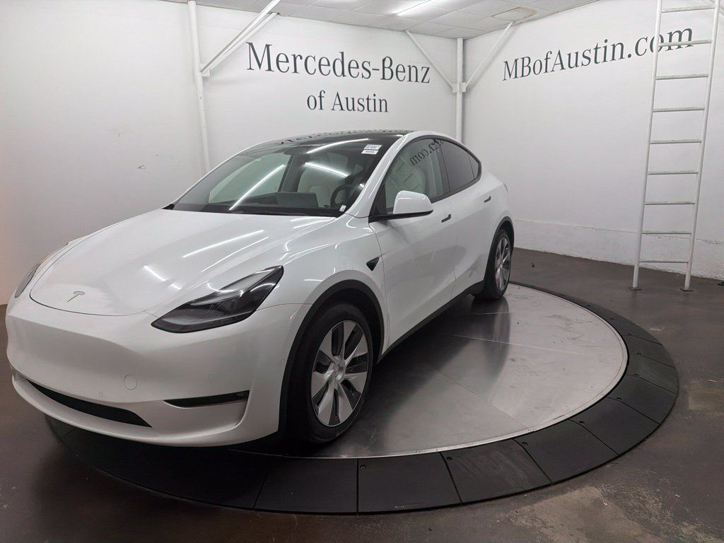 Used 2022 Tesla Model Y Long Range AWD/4WD image 3