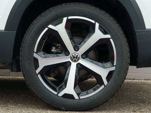 Used 2025 Volkswagen Taos SEL AWD/4WD image 13