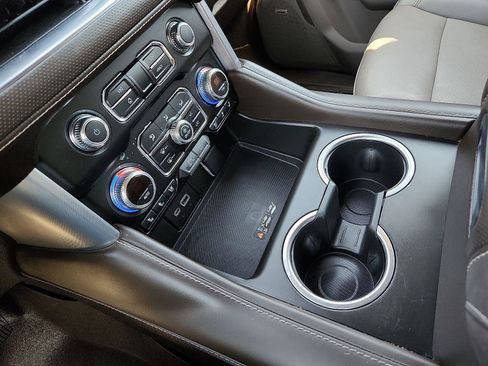 Used 2022 GMC Yukon SLT w/ SLT Premium Package image 25