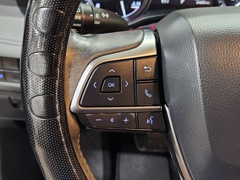 Used 2021 Toyota Highlander XLE FWD image 49