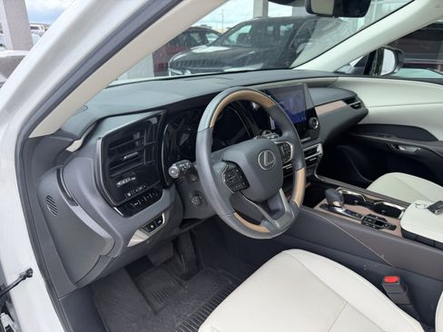 Used 2023 Lexus RX 350h w/ Accessory Package (A2) AWD/4WD image 10