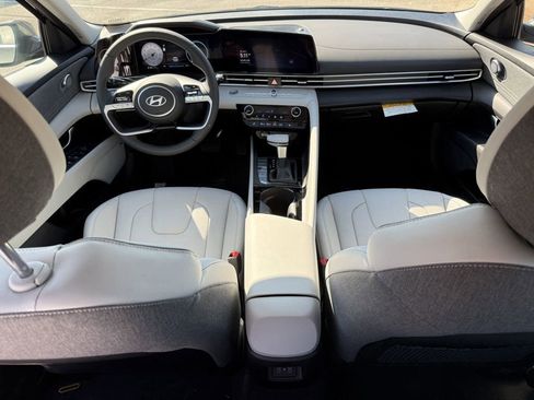 New 2025 Hyundai Elantra Limited image 13