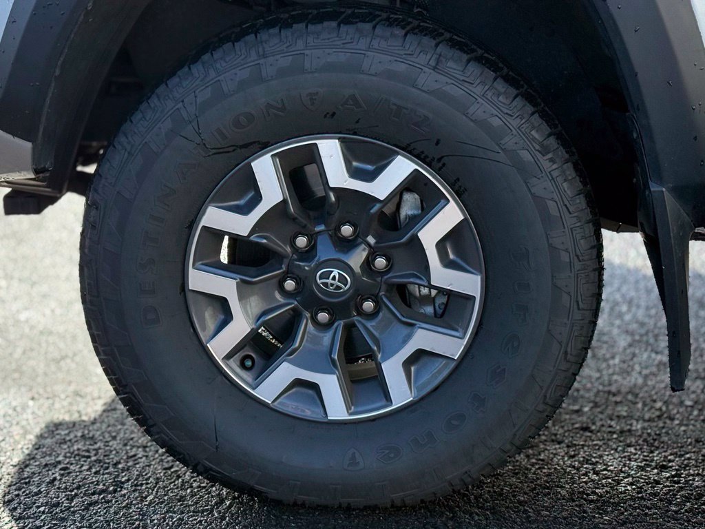 Used 2023 Toyota Tacoma TRD Off-Road w/ TRD Premium Off Road Package AWD/4WD image 9