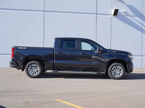 Used 2024 Chevrolet Silverado 1500 RST image 2
