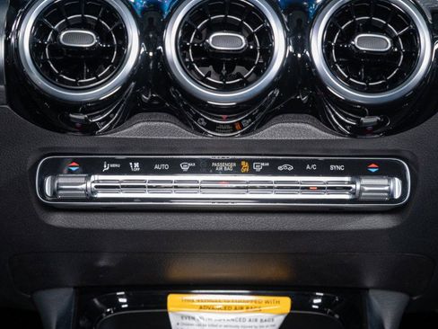 New 2025 Mercedes-Benz GLB 250 image 18