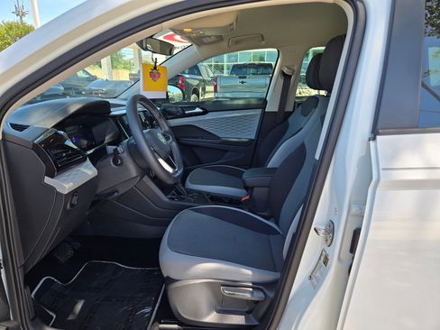Used 2023 Volkswagen Taos S FWD image 9