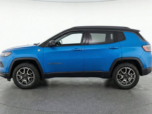 Used 2025 Jeep Compass Trailhawk AWD/4WD image 5