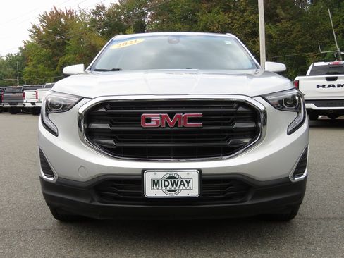Used 2021 GMC Terrain SLE image 3