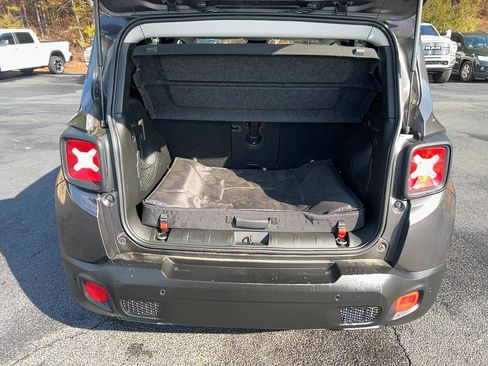 Used 2018 Jeep Renegade Latitude w/ UConnect 8.4 Nav Group image 32