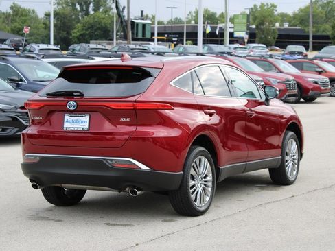 Used 2024 Toyota Venza XLE image 5