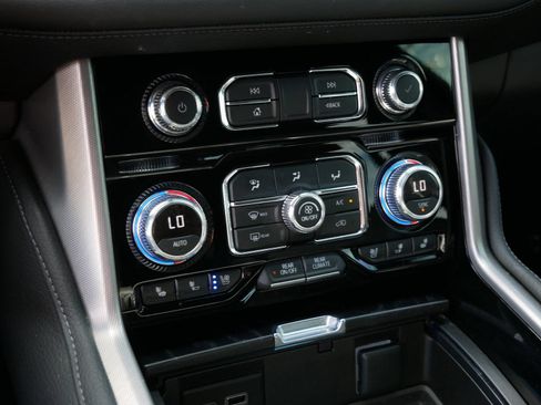 Used 2022 GMC Yukon XL Denali AWD/4WD image 20