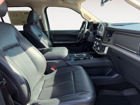 Used 2022 Ford Expedition Max XLT image 8