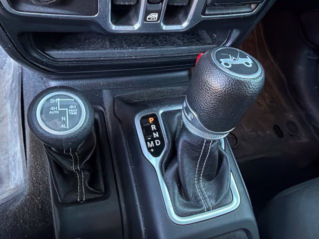 Used 2018 Jeep Wrangler Unlimited Sahara AWD/4WD image 8