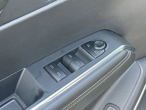 Used 2025 GMC Acadia Elevation image 15