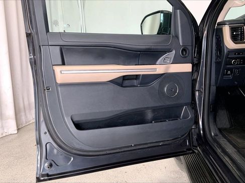 Used 2024 Ford Expedition Limited image 21