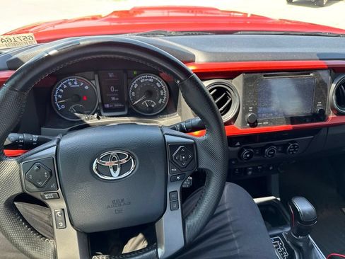 Used 2018 Toyota Tacoma TRD Sport w/ Technology Package AWD/4WD image 9