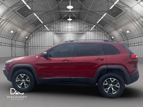 Used 2017 Jeep Cherokee Trailhawk AWD/4WD image 2