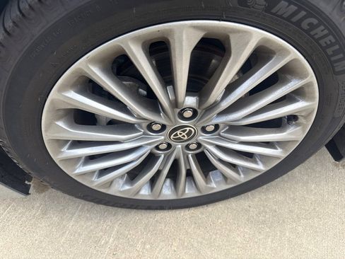 Used 2021 Toyota Avalon Limited w/ Advanced Safety Package FWD image 10