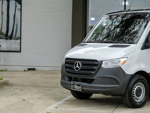 Used 2023 Mercedes-Benz Sprinter 2500 image 5