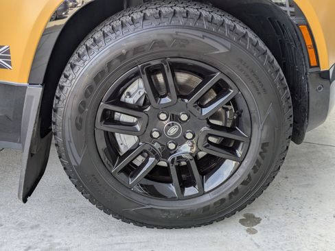 Certified 2023 Land Rover Defender 90 X-Dynamic SE image 29