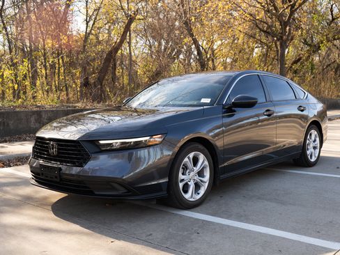 Certified 2023 Honda Accord LX image 5