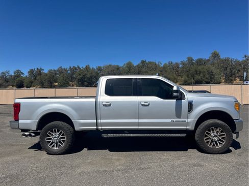 Certified 2017 Ford F250 Lariat w/ Lariat Value Package AWD/4WD image 4