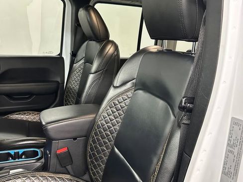 Used 2022 Jeep Wrangler Unlimited Sahara image 13