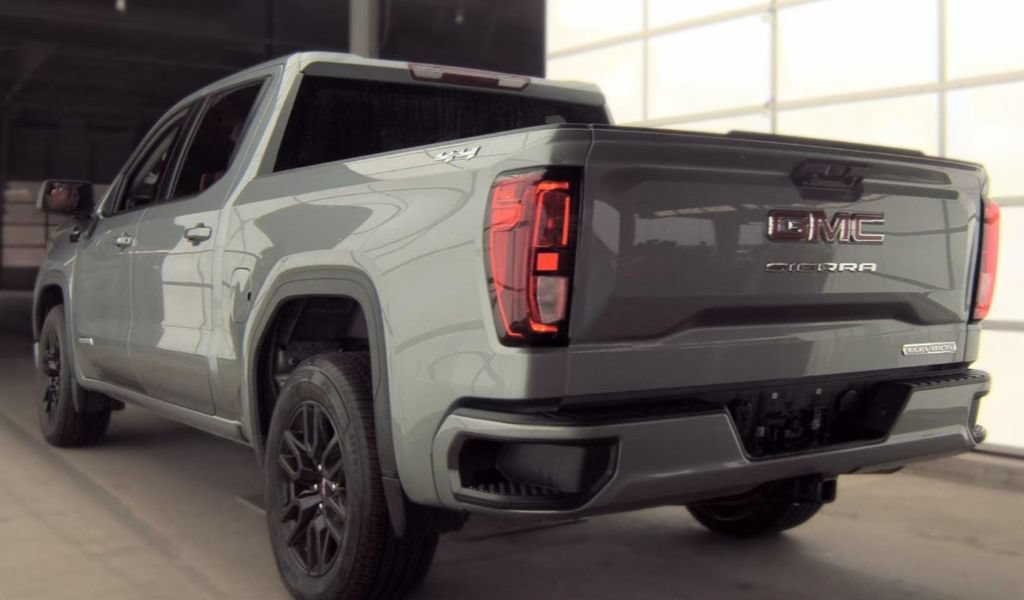 Used 2025 GMC Sierra 1500 Elevation AWD/4WD image 2
