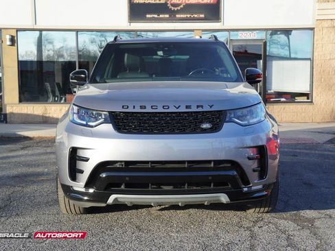 Used 2020 Land Rover Discovery Landmark image 2