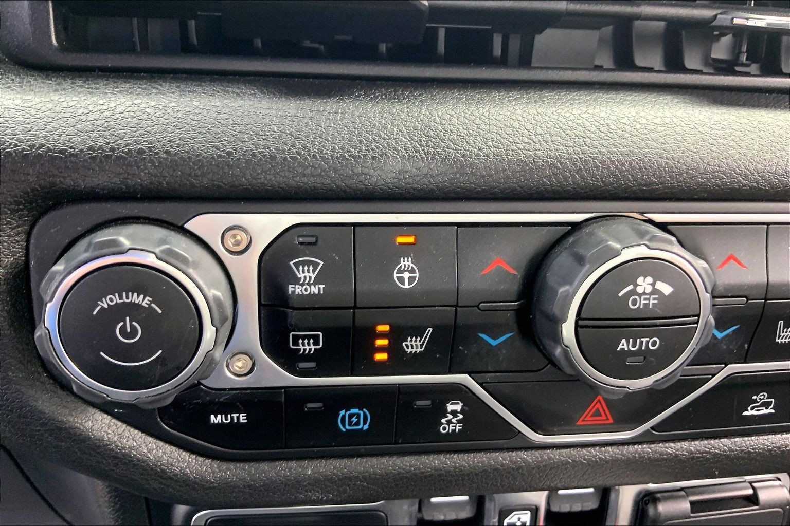 Certified 2024 Jeep Wrangler Unlimited AWD/4WD image 32