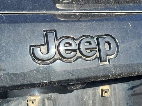 Used 2021 Jeep Grand Cherokee Laredo X image 7