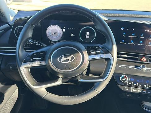 Used 2025 Hyundai Elantra Limited image 23