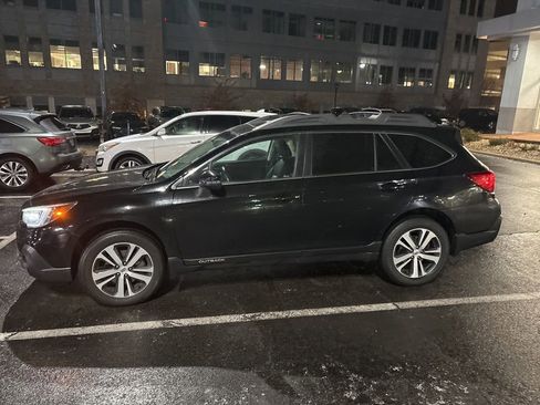 Used 2018 Subaru Outback 3.6R Limited image 2