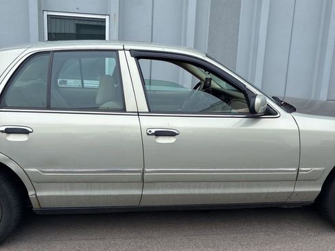 Used 2005 Mercury Grand Marquis GS image 9