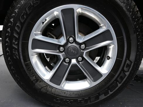 Used 2021 Jeep Wrangler Unlimited Sahara AWD/4WD image 32