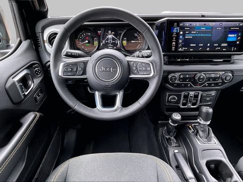 Used 2025 Jeep Wrangler Unlimited Sahara w/ Safety Group AWD/4WD image 6