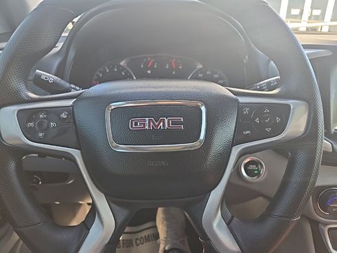 Used 2023 GMC Terrain SLE w/ Driver Convenience Package image 5