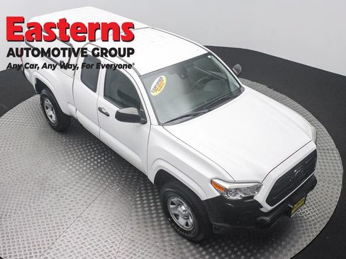 Used 2018 Toyota Tacoma SR RWD image 3