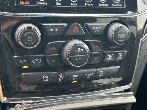 Used 2021 Jeep Grand Cherokee Limited w/ Luxury Group II image 32