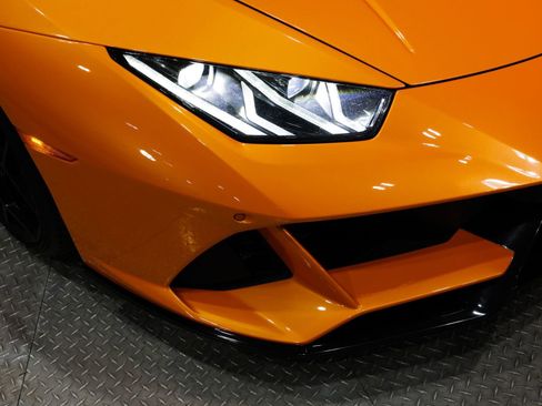 Used 2020 Lamborghini Huracan EVO image 32