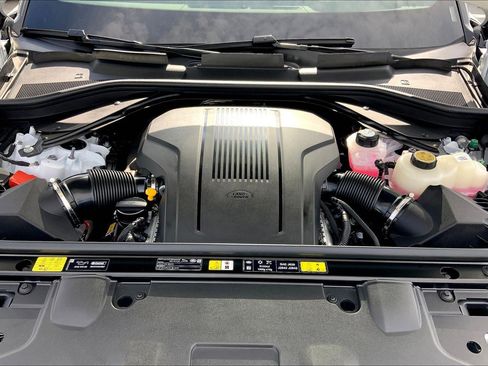 New 2025 Land Rover Range Rover SE image 9