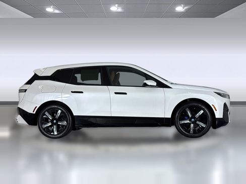 Used 2024 BMW iX xDrive50 w/ Premium Package AWD/4WD image 8
